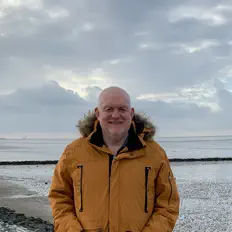 Goldolm을(를) 듣고, 뮤직 비디오를 보고, 약력을 읽고, 투어 일정 등을 확인하세요!