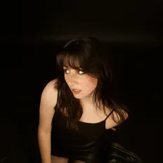 Poslechněte si interpreta Bella Wright, sledujte hudební videa, přečtěte si životopis, podívejte se na data turné a další informace.