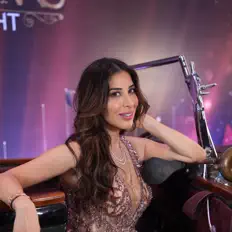 Sophie Choudryを聴いたり、ミュージックビデオを鑑賞したり、経歴やツアー日程などを確認したりしましょう！