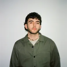 Age Of Espionを聴いたり、ミュージックビデオを鑑賞したり、経歴やツアー日程などを確認したりしましょう！