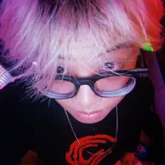 Ascolta Duy, guarda video musicali, leggi la biografia, vedi le date del tour & altro!