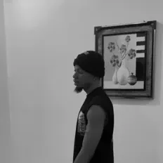 聆聽 Decep、觀看音樂影片、閱讀小傳、查看巡演日期等！