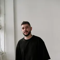 Poslechněte si interpreta КОНДРАТЬЕВ, sledujte hudební videa, přečtěte si životopis, podívejte se na data turné a další informace.