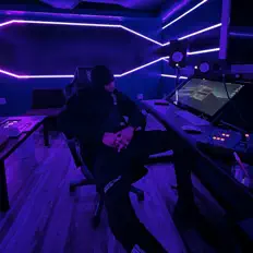 Felix Mortonを聴いたり、ミュージックビデオを鑑賞したり、経歴やツアー日程などを確認したりしましょう！