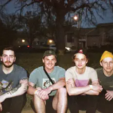 聆聽 Strongbad、觀看音樂影片、閱讀小傳、查看巡演日期等！