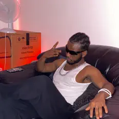 Hör dir JOJODINHO an, schau dir Musikvideos an, lies die Biografie, finde Tourdaten und mehr!