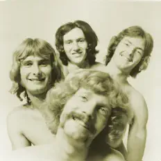 聆聽 Madrigal、觀看音樂影片、閱讀小傳、查看巡演日期等！