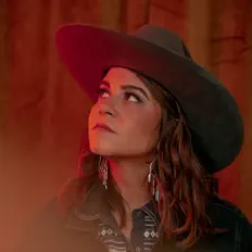 Écoutez Paige Lewis, regardez des vidéoclips, lisez la biographie, consultez les dates de tournée et plus encore !