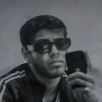 聆聽 undefined、觀看音樂影片、閱讀小傳、查看巡演日期等！