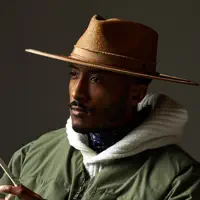 undefinedを聴いたり、ミュージックビデオを鑑賞したり、経歴やツアー日程などを確認したりしましょう！