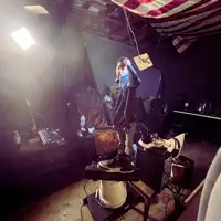 收听 undefined、观看音乐视频、阅读小传、查看巡演日期等 ！