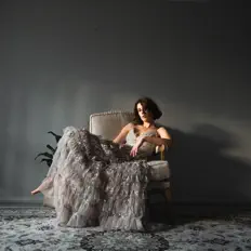 收听 Little Endian、观看音乐视频、阅读小传、查看巡演日期等 ！