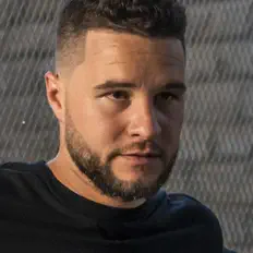 Écoutez Cenyc, regardez des vidéoclips, lisez la biographie, consultez les dates de tournée et plus encore !