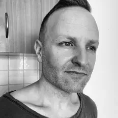 Dengarkan Daniel Lah, tonton video musik, baca bio, lihat tanggal tur & lainnya!