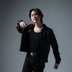 Dengarkan SHUN, tonton video musik, baca bio, lihat tanggal tur & lainnya!