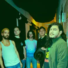 Listen to Gusano de Oído, watch music videos, read bio, see tour dates & more!
