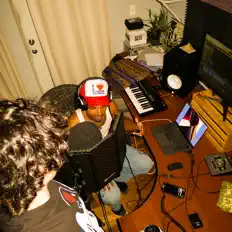 Ακούστε περιεχόμενο από Eli 1000, παρακολουθήστε μουσικά βίντεο, διαβάστε το βιογραφικό, δείτε ημερομηνίες περιοδείας, και πολλά ακόμη!