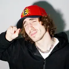 ММТ सुनें, म्यूज़िक वीडियो देखें, बायो पढ़ें, दौरे की तारीखें और बहुत कुछ देखें!