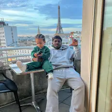 Momo Makavélli सुनें, म्यूज़िक वीडियो देखें, बायो पढ़ें, दौरे की तारीखें और बहुत कुछ देखें!