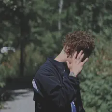 Mikey Diorを聴いたり、ミュージックビデオを鑑賞したり、経歴やツアー日程などを確認したりしましょう！