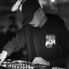 Luister naar Spyr, bekijk muziekvideo's, lees de bio, bekijk de tourdata, en meer!