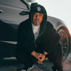 O.f.iを聴いたり、ミュージックビデオを鑑賞したり、経歴やツアー日程などを確認したりしましょう！