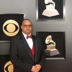 Ouça Michael Bush, assista a videoclipes, leia a biografia, veja as datas das turnês e mais!