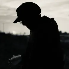 Luister naar Detox, bekijk muziekvideo's, lees de bio, bekijk de tourdata, en meer!