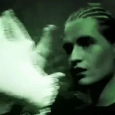 聆聽 КАРЛИ、觀看音樂影片、閱讀小傳、查看巡演日期等！