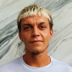 B O Ḵ Ëを聴いたり、ミュージックビデオを鑑賞したり、経歴やツアー日程などを確認したりしましょう！