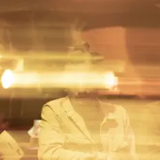 Jaro सुनें, म्यूज़िक वीडियो देखें, बायो पढ़ें, दौरे की तारीखें और बहुत कुछ देखें!