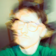 Ouve QLM, vê vídeos de música, lê a biografia, vê as datas da digressão e muito mais!