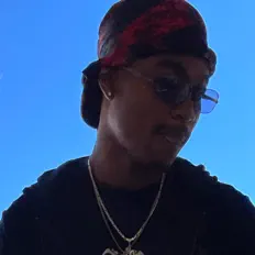 Ascolta Cou$ Loaded, guarda video musicali, leggi la biografia, vedi le date del tour & altro!