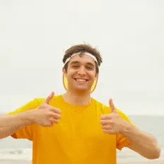 Luister naar Local Space Boy, bekijk muziekvideo's, lees de bio, bekijk de tourdata, en meer!