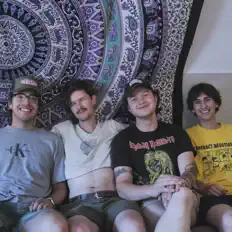 Dengarkan Honey Please, tonton video musik, baca bio, lihat tanggal tur & lainnya!