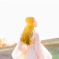 收听 Chloe Brandii、观看音乐视频、阅读小传、查看巡演日期等 ！