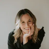 Escucha a undefined, mira vídeos musicales, lee la biografía, consulta fechas de giras y mucho más.