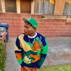 收听 Es YB、观看音乐视频、阅读小传、查看巡演日期等 ！