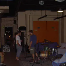 Écoutez Over/Under, regardez des vidéoclips, lisez la biographie, consultez les dates de tournée et plus encore !