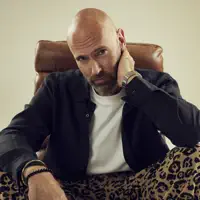 Escucha a undefined, mira vídeos musicales, lee la biografía, consulta fechas de giras y mucho más.