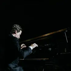 Dengarkan Sandman, tonton video musik, baca bio, lihat tanggal tur & lainnya!