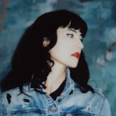 Hör dir Strange Eyes an, schau dir Musikvideos an, lies die Biografie, finde Tourdaten und mehr!