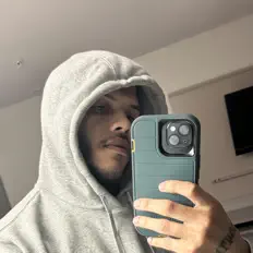 聆聽 610Jay、觀看音樂影片、閱讀小傳、查看巡演日期等！