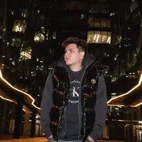 Poslechněte si interpreta undefined, sledujte hudební videa, přečtěte si životopis, podívejte se na data turné a další informace.