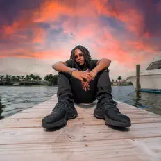 JayRocUpNextを聴いたり、ミュージックビデオを鑑賞したり、経歴やツアー日程などを確認したりしましょう！