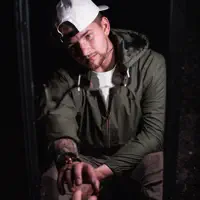 Ascolta undefined, guarda video musicali, leggi la biografia, vedi le date del tour & altro!