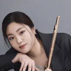 Dengarkan Yoon Jung Huh, tonton video musik, baca bio, lihat tanggal tur & lainnya!