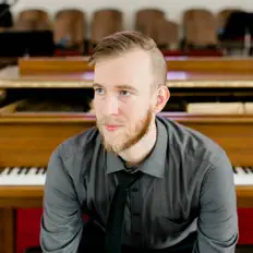 Escucha a Christopher M. Kraus, mira videos musicales, lee su biografía, consulta las fechas de las gira y más.