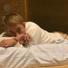 聆聽 Ginsy、觀看音樂影片、閱讀小傳、查看巡演日期等！