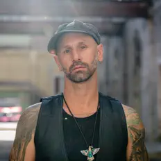 Ascolta Jeremy Joyce, guarda video musicali, leggi la biografia, vedi le date del tour & altro!